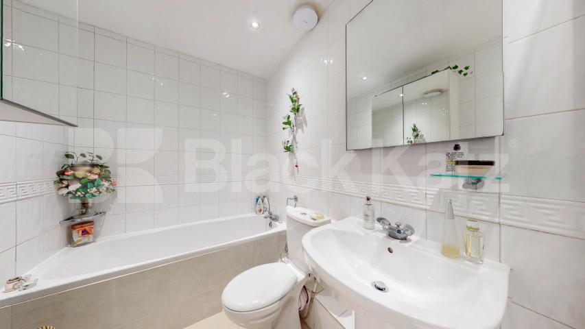 Spacious one bed with access to a garden mins to tube & shops Sutherland Avenue, Maida Vale